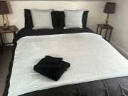 Room in a Shared House, Maine Road, M14