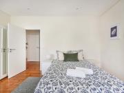 Room in Alvalade, Lisbon Room 2