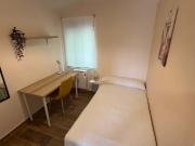 Room in Calle de Jacinto Benavente, Valladolid for 60 m²...