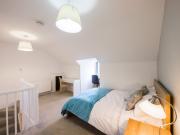 room in Hamilton Road, Reading