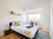 Room in Lisbon, close to the metro line Room 2