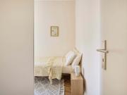 Room in Lisbon, close to the metro Room 9