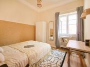 Room in Lisbon, close to the metro station Alameda Room 6