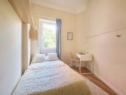 Room in Lisbon, close to the metro station Alameda Room 9