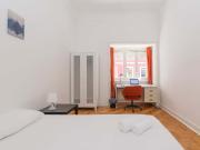 Room in Rua de São Felix, Lisbon Students only