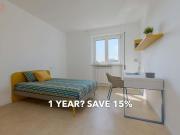 Room in Viale Famagosta, Milano for 90 m² with 4 bedrooms