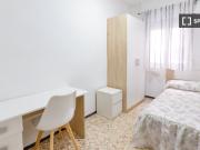Se alquila habitación en piso compartido de 5...