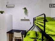 Habitación en piso compartido de 5 habitaciones en...