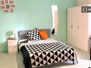 Stanza in appartamento condiviso con 8 camere da letto...