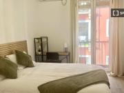 Se alquila habitación en piso de 5 habitaciones en...