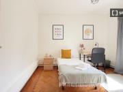 room_shared lisbon