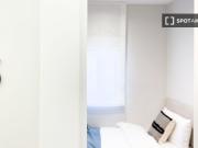 Habitación en piso de 5 habitaciones en Almendrales, Madrid