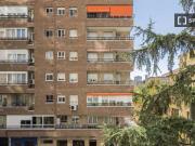 Habitación en piso compartido de 16 habitaciones, Ciudad...