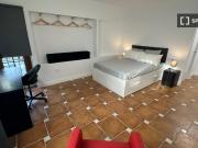 Habitación en piso compartido de 9 habitaciones en Málaga