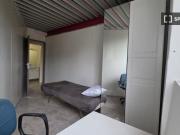 Stanza in appartamento con 6 camere da letto in affitto...