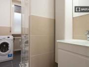 Stanza in appartamento condiviso con 6 camere da letto...