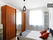 Camera in appartamento condiviso con 4 camere da letto a...