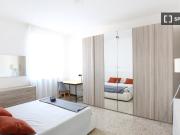 Camera in appartamento condiviso con 4 camere da letto a...