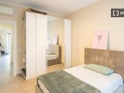 Stanza in appartamento condiviso con 4 camere da letto...