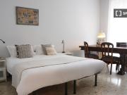 Camera in appartamento condiviso con 4 camere da letto a...