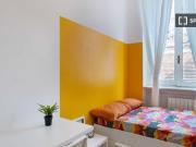 Stanza in appartamento condiviso in affitto a Porta...