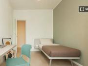 Camera in appartamento con 3 camere da letto, Maciachini...