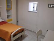 Camera in appartamento condiviso con 4 camere da letto,...