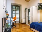 Stanza in appartamento condiviso con 4 camere da letto...