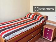 Se alquila habitación en piso compartido de 4...