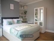 Room to rent in Greenford Avenue, London W7
