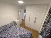 Room to rent in Harries Road, Hayes UB4