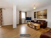 Room to rent in Whitefriars Court, London N12