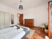 Room with balcony in a 4 bedroom apartment in Rua Gen....