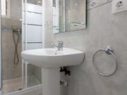 Room with double bed in Valencia