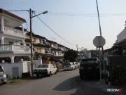 Room with Semi Privacy Bathroom at Desa Setapak No...