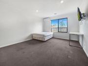 ROOMING HOUSE CLOSE TO PUBLIC TRANSPORT 1 ROOM AVAILABLE