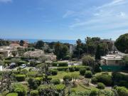 Roquebrune, beau 2 pièces dernier étage vue mer parking