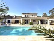 ROQUEBRUNE SUR ARGENS – Propriété de charme au cœur...