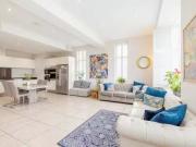 Royal Connaught Drive, Bushey