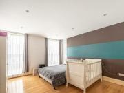 Royal Drive, Friern Barnet, 2 Bedroom Flat