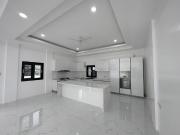 Royale Tagaytay Estates, 4BR with Maid's Room and 2...