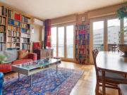 Rue Corvisart: un appartement ensoleillé avec balcon filant