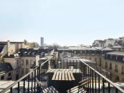 Rue de Varenne: un appartement avec petite terrasse...