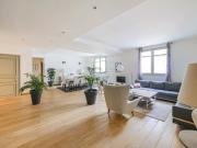 RUE OCTAVE FEUILLET. APPARTEMENT TRAVERSANT TROIS...