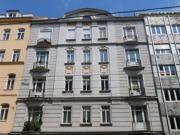 Ruhelage in Stilaltbau mit Balkon