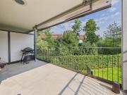 RUHIG GELEGEN MIT BLICK INS GRÜNE