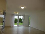 RUHIG UND HELL MIT SONNIGER TERRASSE UND GARTEN