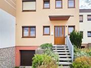 Ruhig wohnen – zentral leben Gemütliches Reihenhaus mit... Ruhig wohnen – zentral leben Gemütliches Reihenhaus mit...