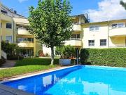 Ruhige 2 Zimmer mit Garage und Outdoor Pool Nähe...
