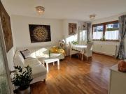 Ruhige 3 Zimmer Erdgeschosswohnung mit Terrasse und Garage